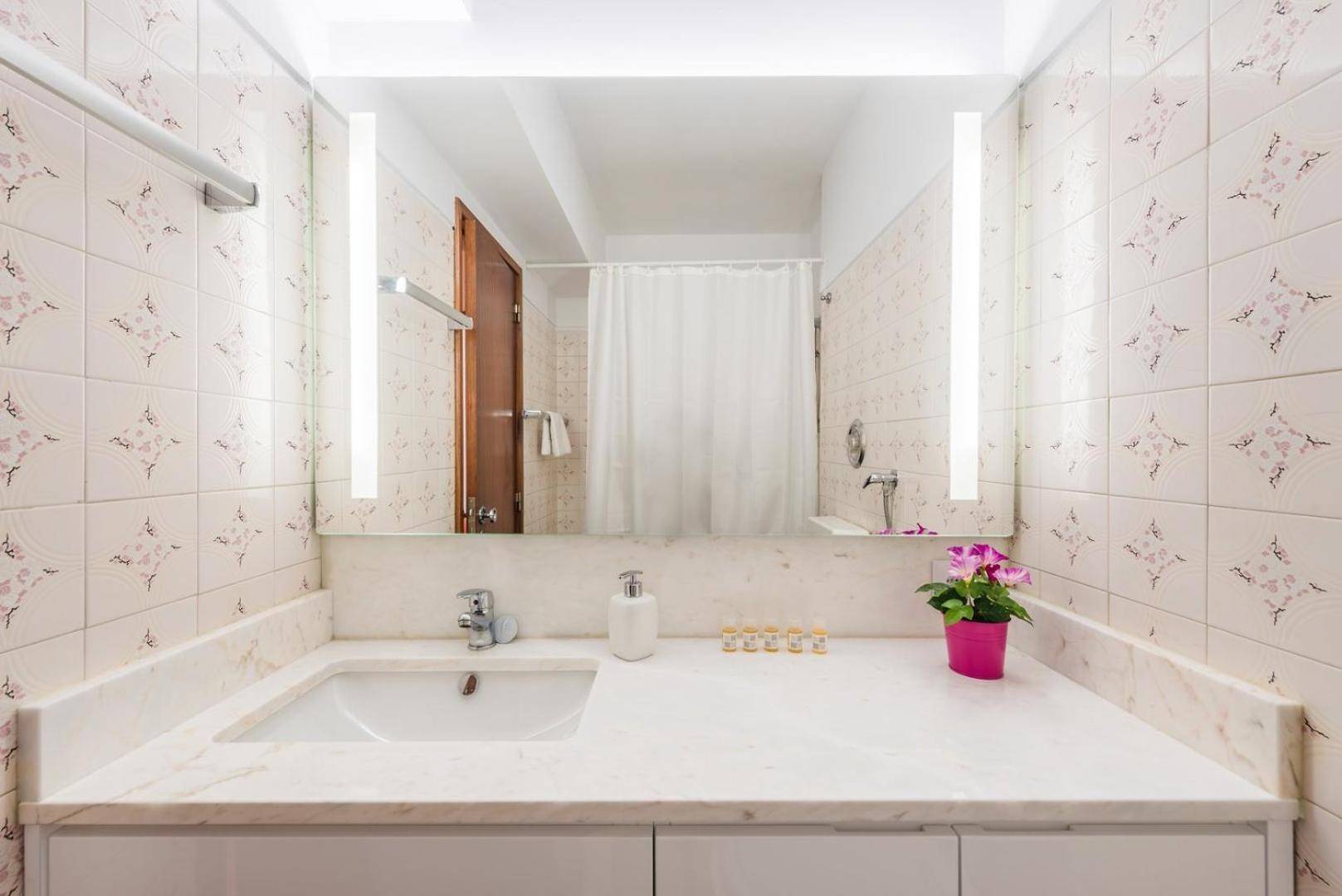 Апартаменты Guestready - Eclectic Haven In The Heart Of Порту Экстерьер фото